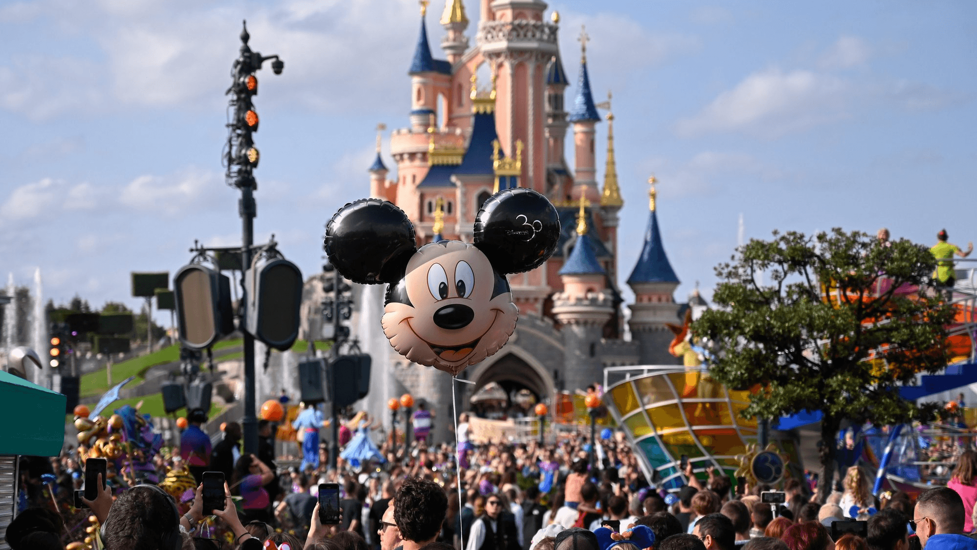 Disney, İşletmesinde Teknolojiyi Geliştirmek İçin Yeni Yapay Zeka ve Karma Gerçeklik Bölümü Kuruyor